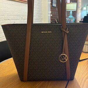 Brand New Michael Kors Pratt Large Signature Logo Tote Bag